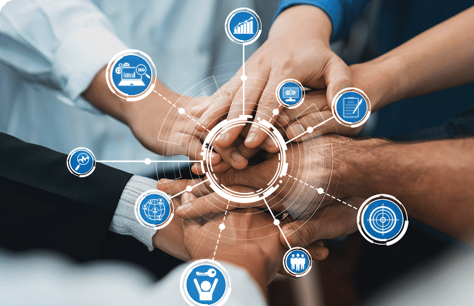 Manos de varias personas unidas en el centro simbolizan el compromiso del equipo EuroSoft con los proyectos de sus clientes.